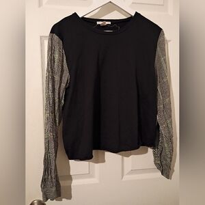Seven Sisters Black 🖤 Top With Plaid Sleeves